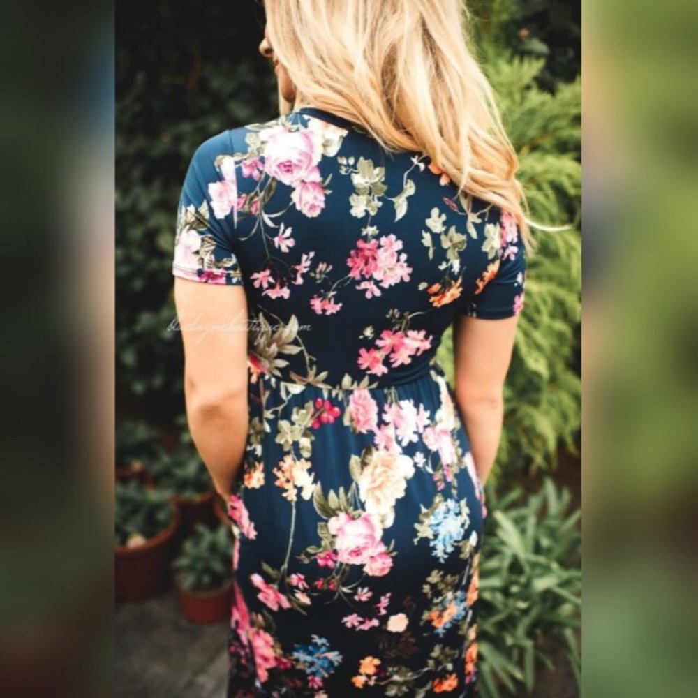 Floral Summertime dress - Picture 3 of 5